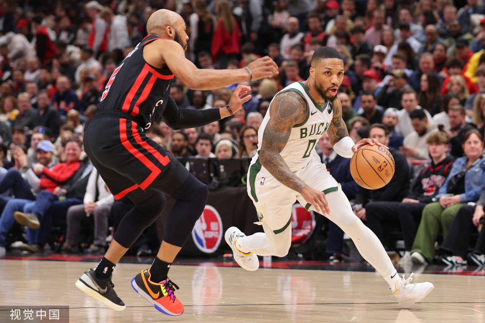 足球市场中 足球市场中